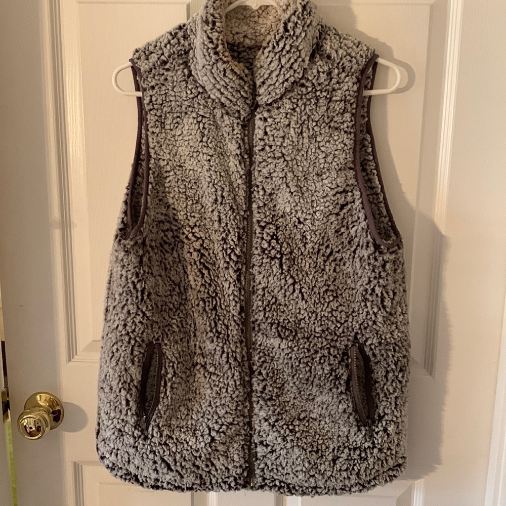 Thread and Supply. Size Large. Polyester fur vest.